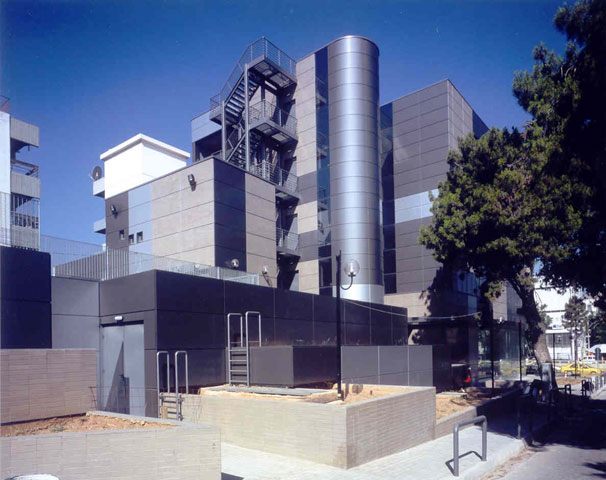 BUILDING COMPLEX OF OFFICES-SHOPS-CINEMA